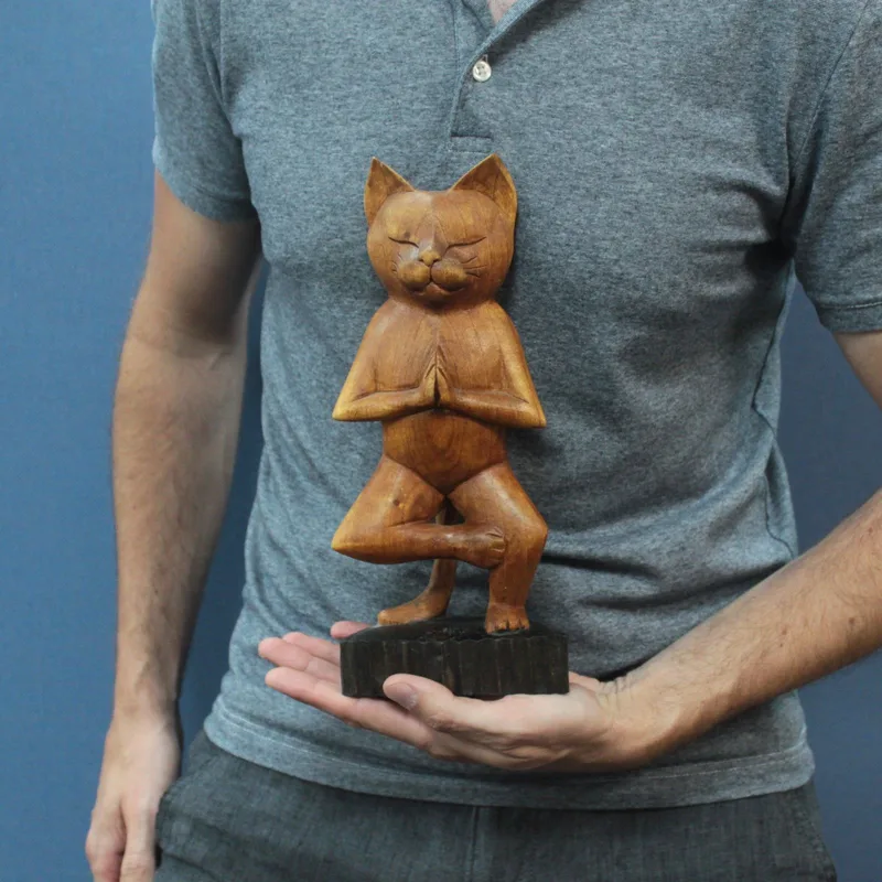 Handcarved Yoga Cat One Leg — foto 1