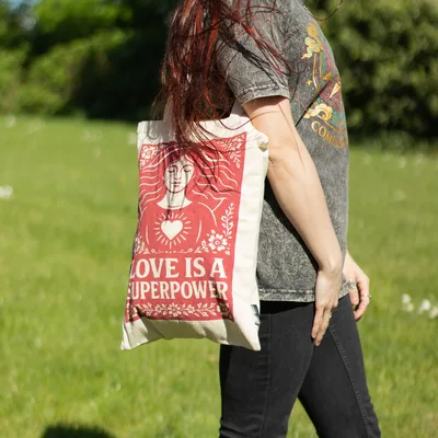 Nomad Sari Iconic Toni Tote Bag - Love is a Super Power - Naturale 10oz — foto 5