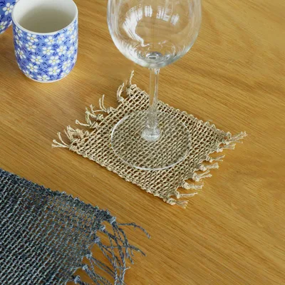 Set di 4 sottobicchieri in paglia seagrass con frange naturali