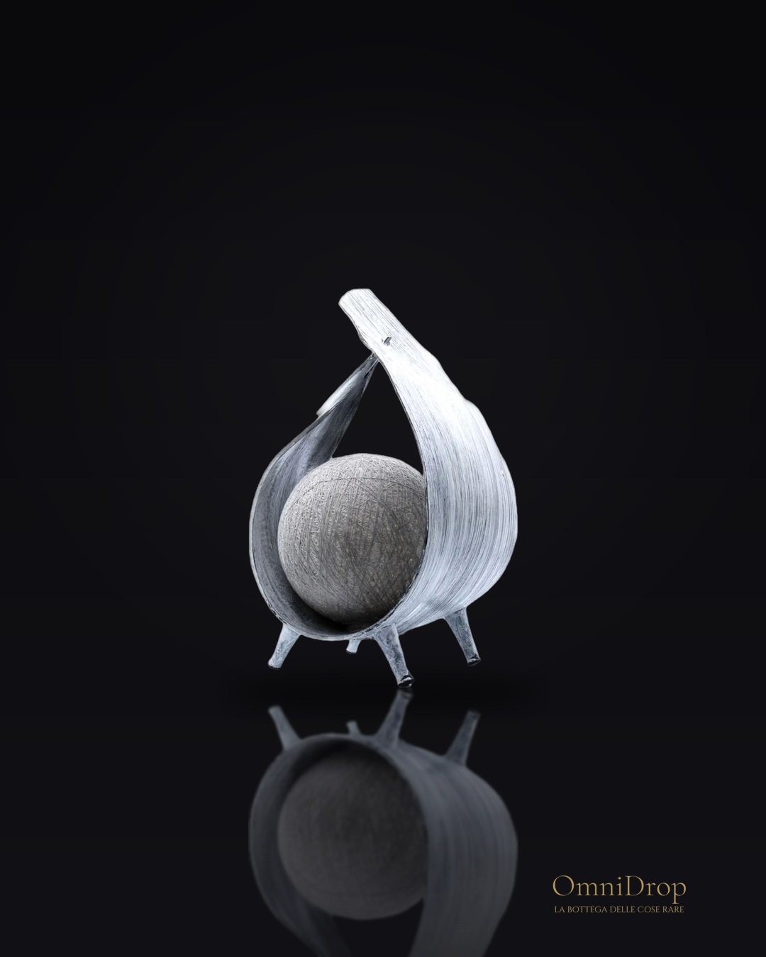 Lampada in cocco naturale grigio lavato per un'atmosfera calma e calda, per dare calore a ogni angolo