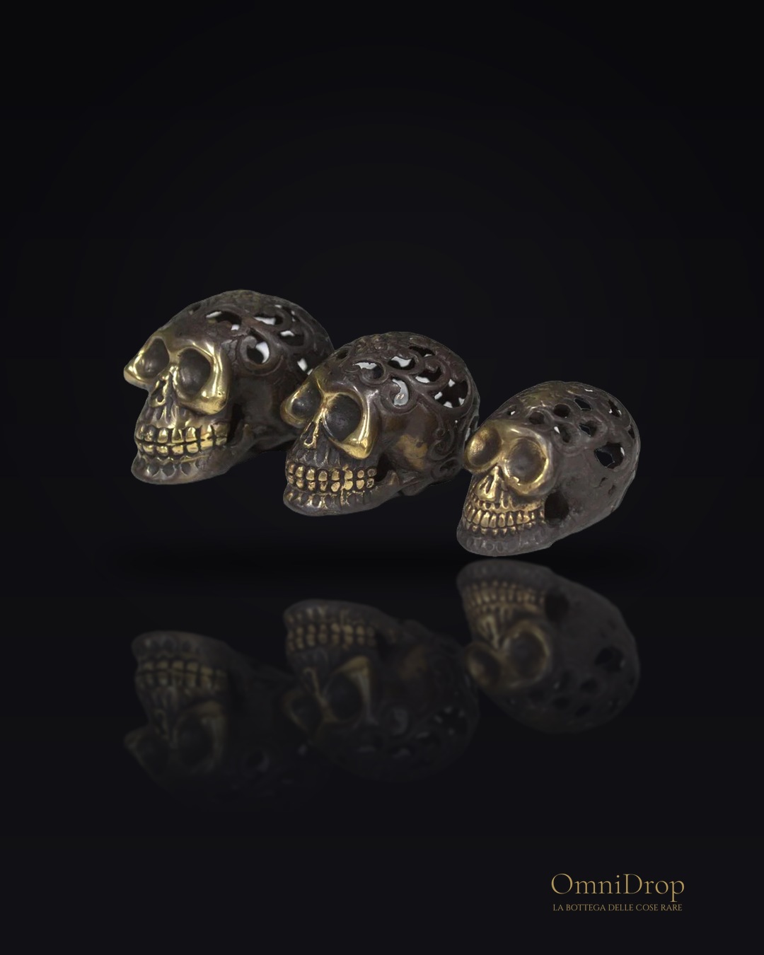 Teschio in ottone antico, elemento decorativo dallo stile audace