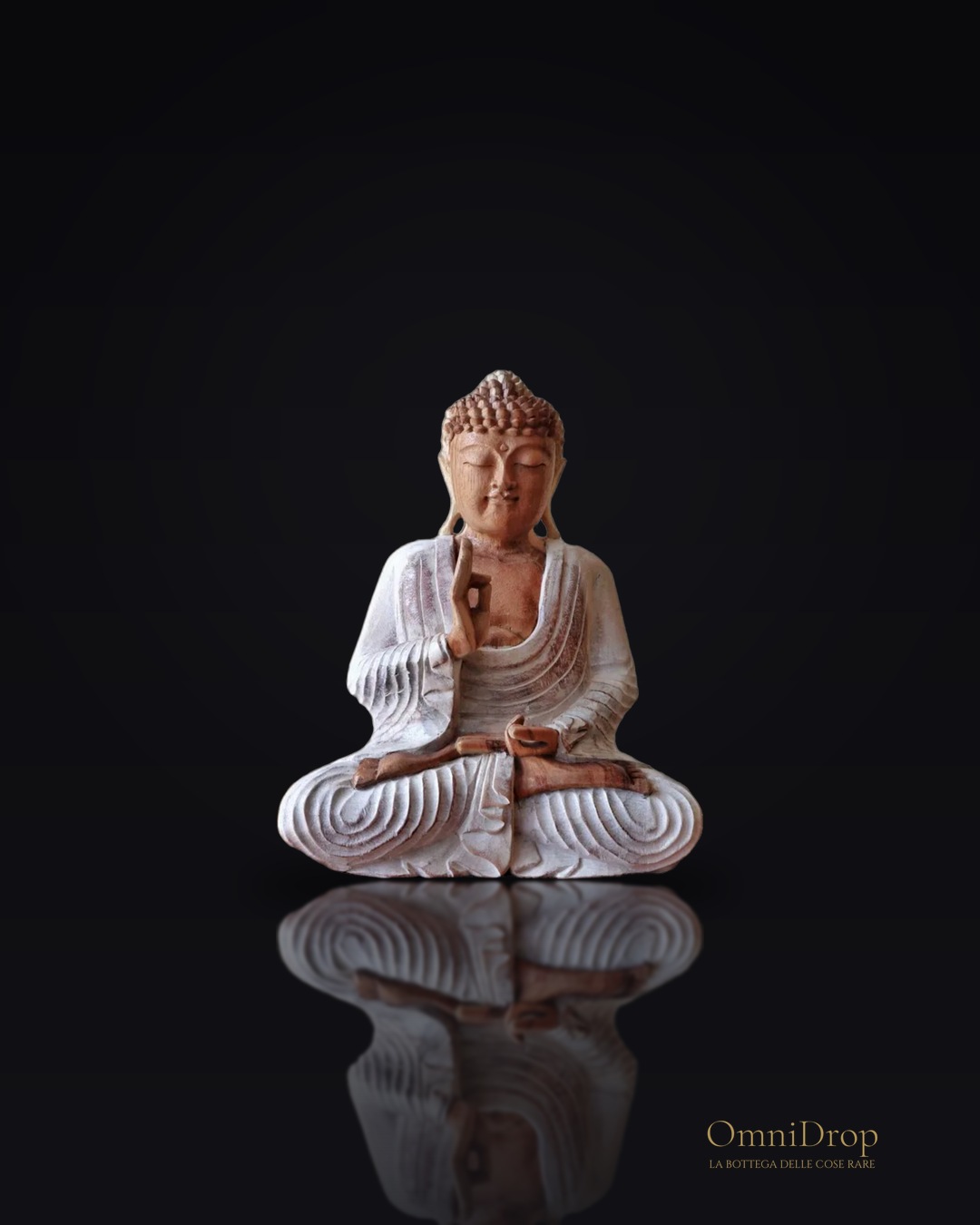 Statua del Buddha intagliata a mano, per un’atmosfera di pace