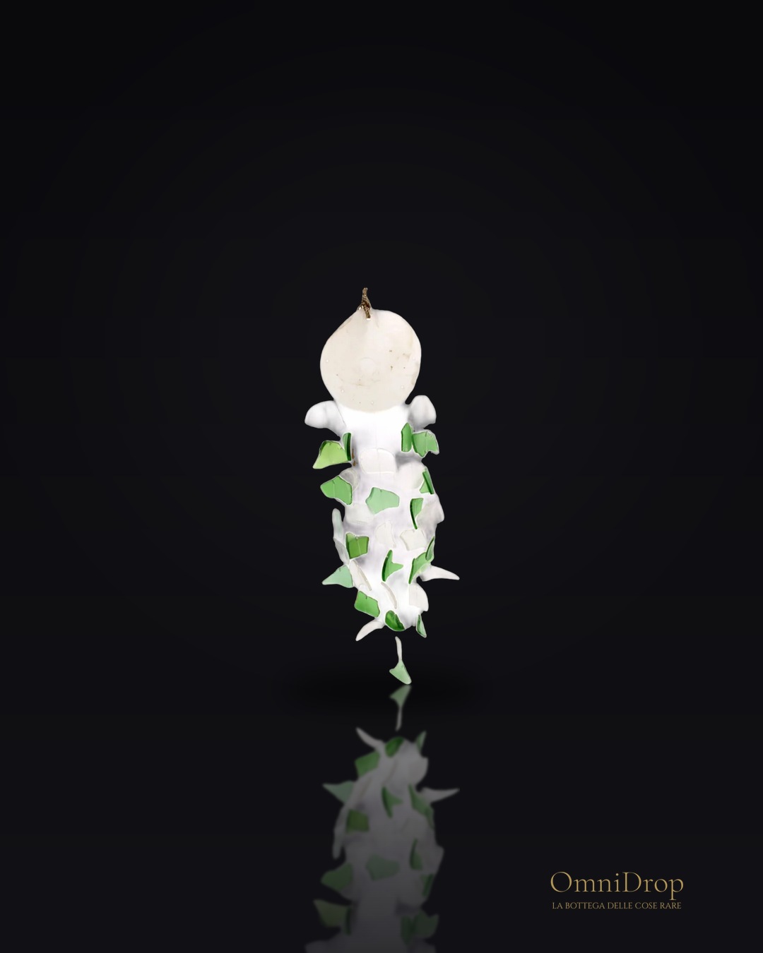 Coppe in vetro con disegno a motivi verde e bianco, per creare un tocco di eleganza al tuo tavolo