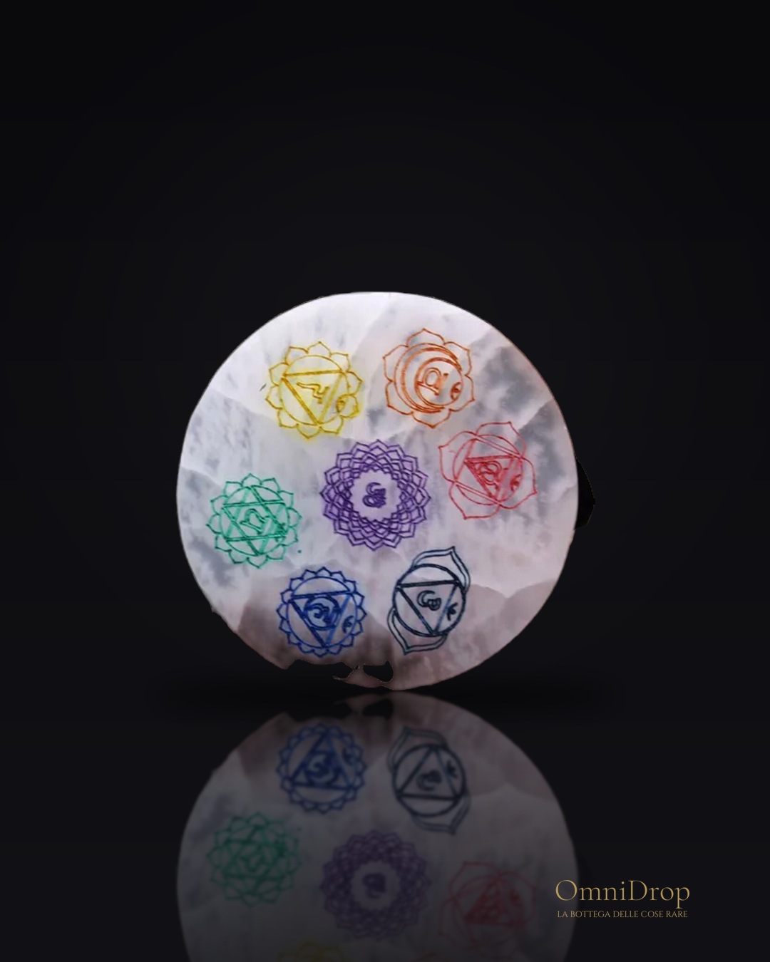 Base per ricarica energetica con simbolo Chakra, per riequilibrare l’anima