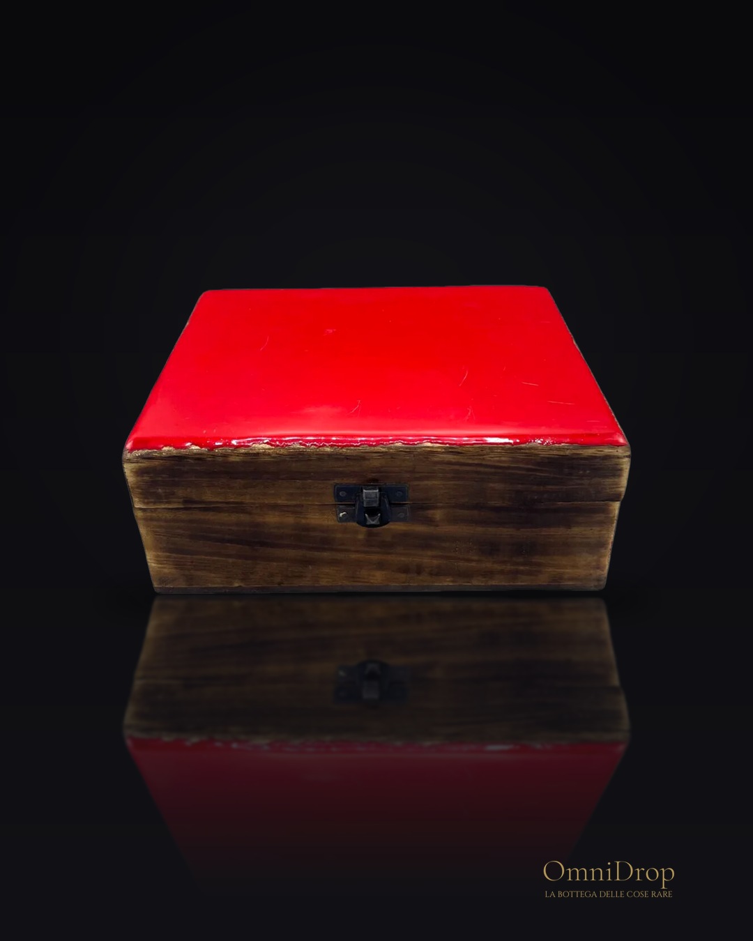 Scatola in ceramica rossa, tocco elegante per ogni ambiente