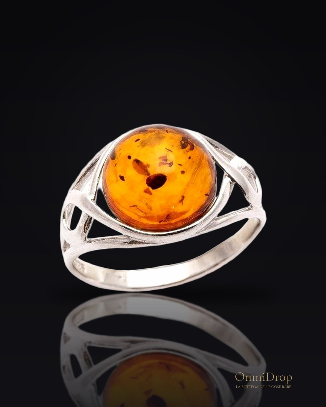 Anello ambra cognac, per evocare luoghi dimenticati