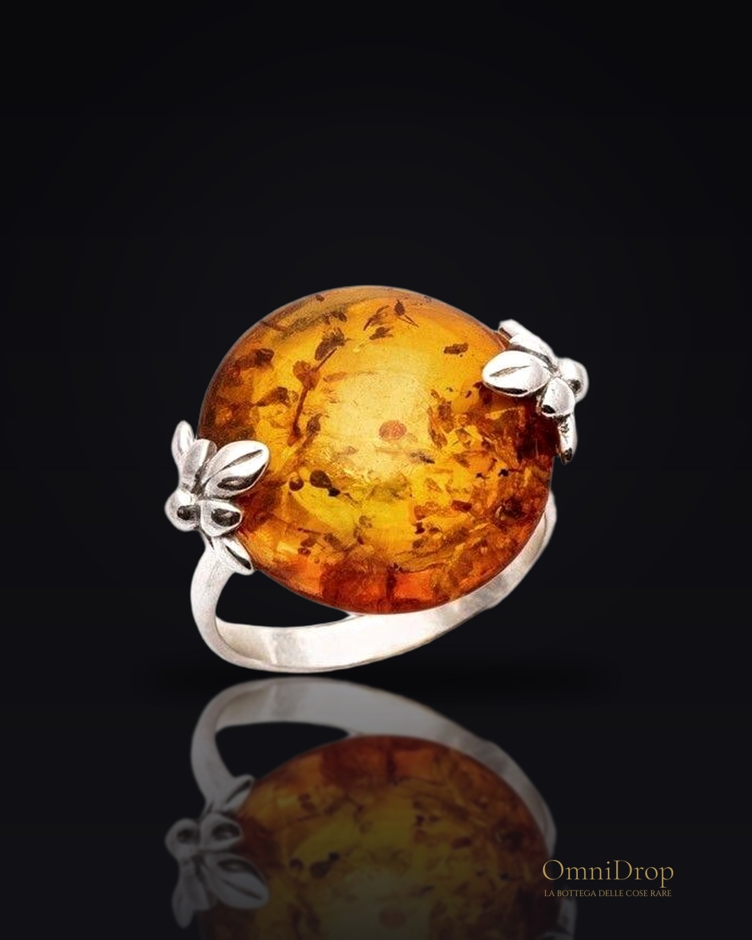 Anello pietra tonda ambra cognac, per raccontare storie