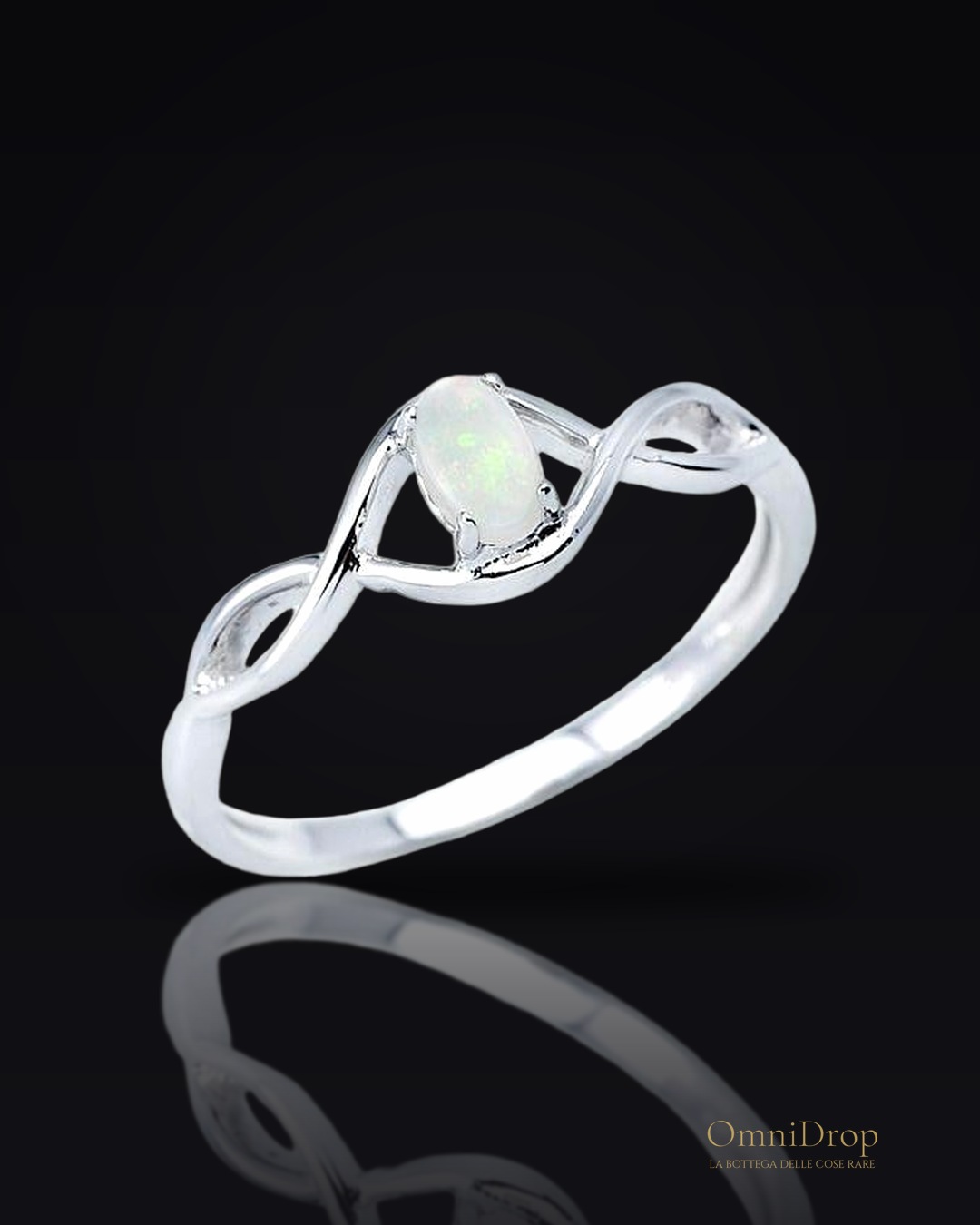 Anello con opale bianco australiano naturale ovale, in argento 925 rodiato, Simbolo di purezza e semplicità per la vita