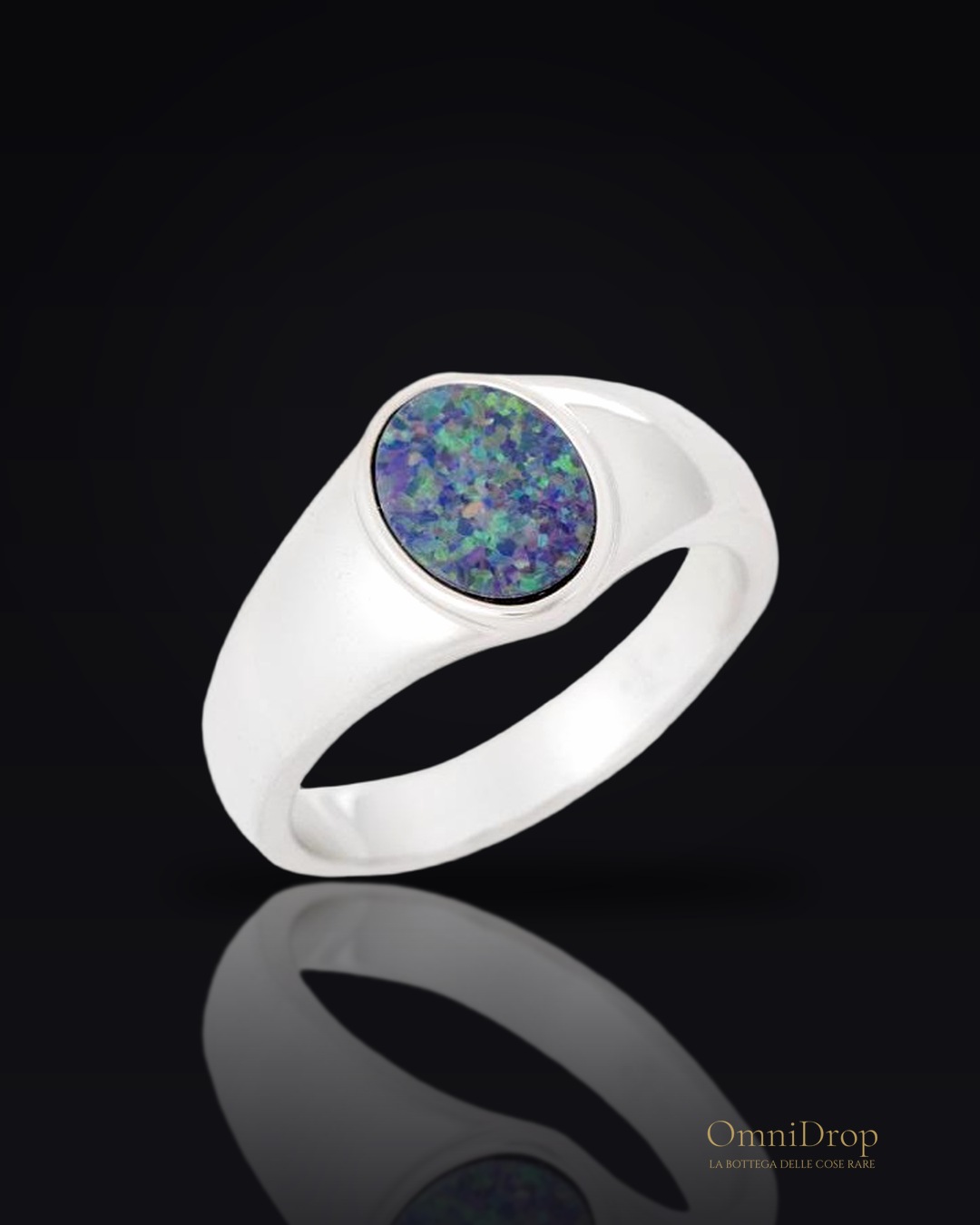 Anello sigillo con opale blu, per custodire i tuoi sogni