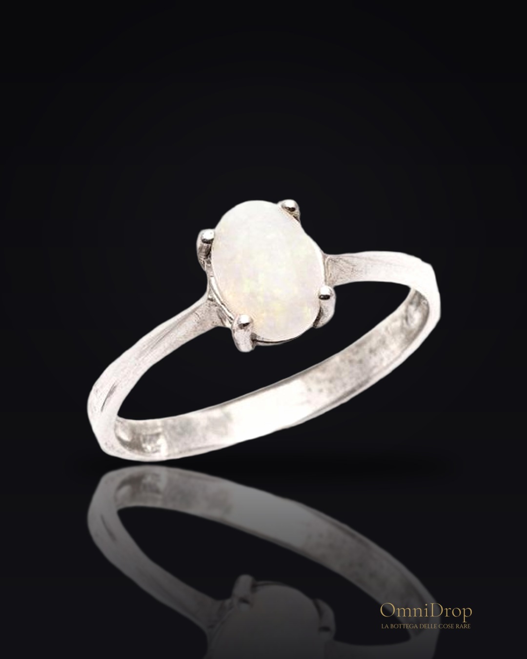 Anello opale bianco australiano ovale, per racchiudere l'essenza