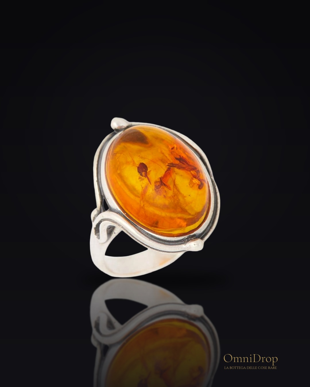 Anello ambra cognac, per evocare il passato