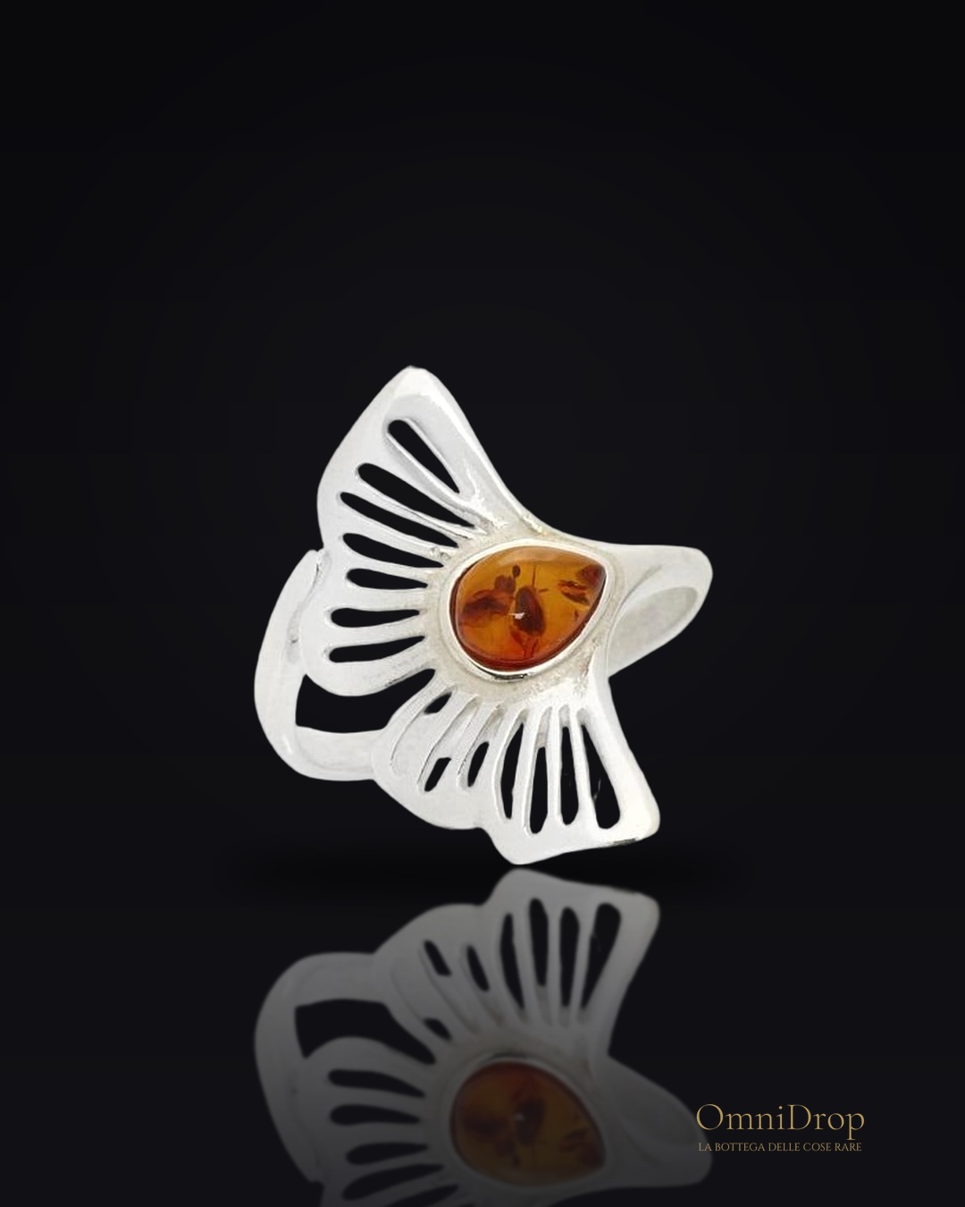 Anello Gingko con ambra cognac, per ricordare il passato