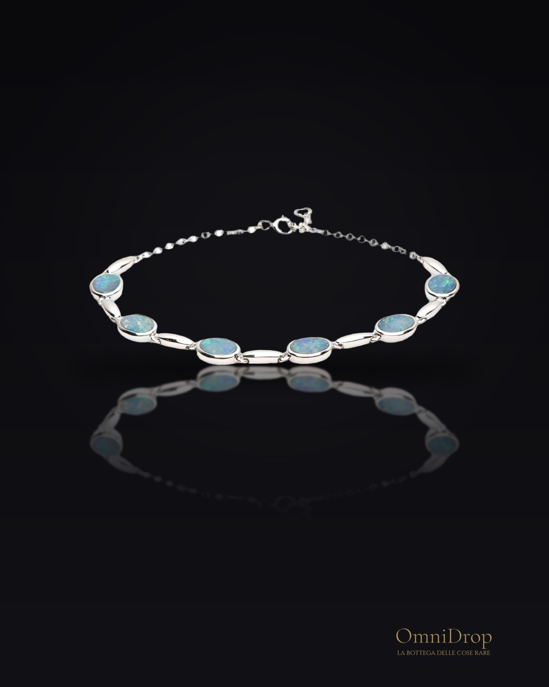Bracciale in argento con opale blu, per illuminare ogni tuo gesto