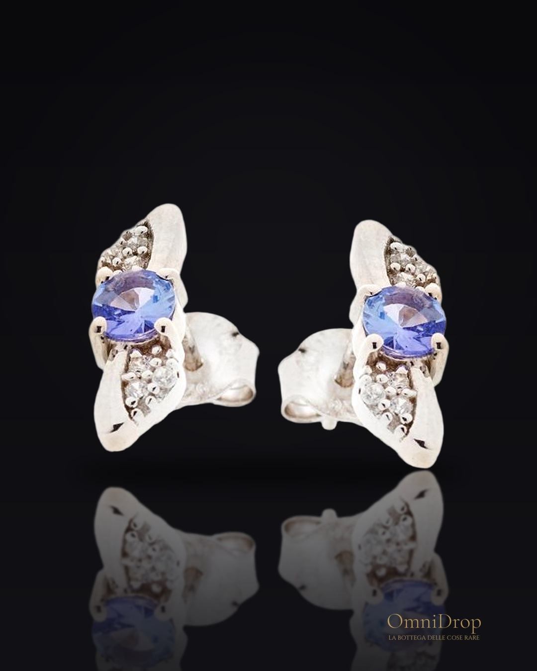 Orecchini in argento 925 rodiato con tanzanite blu naturale, per custodire la tua luce