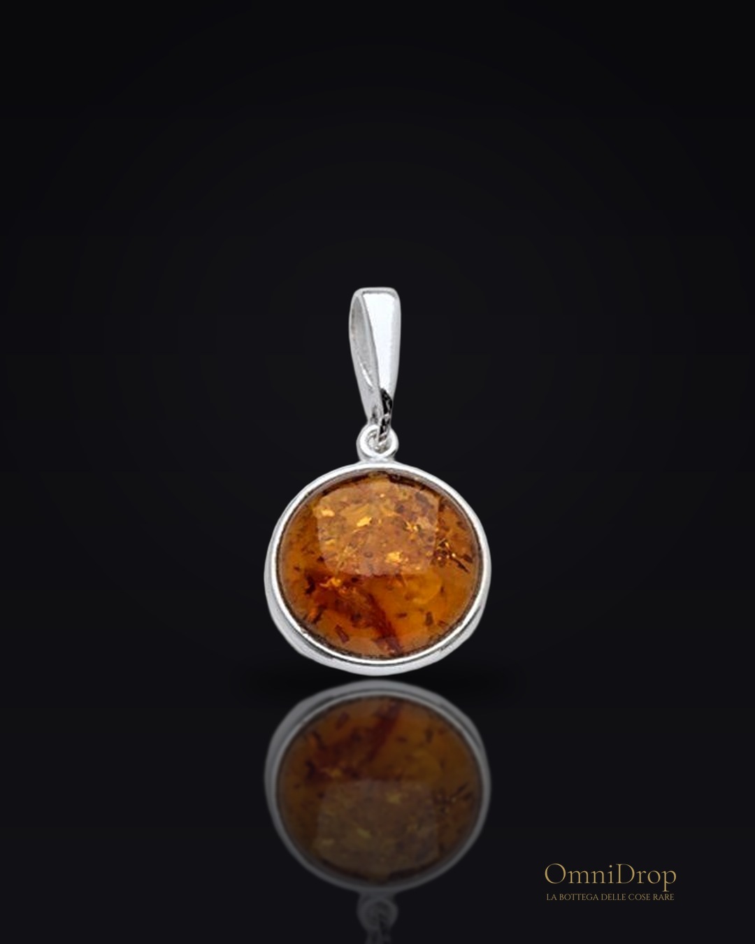 Ciondolo tondo ambra cognac, per evocare ricordi dolci