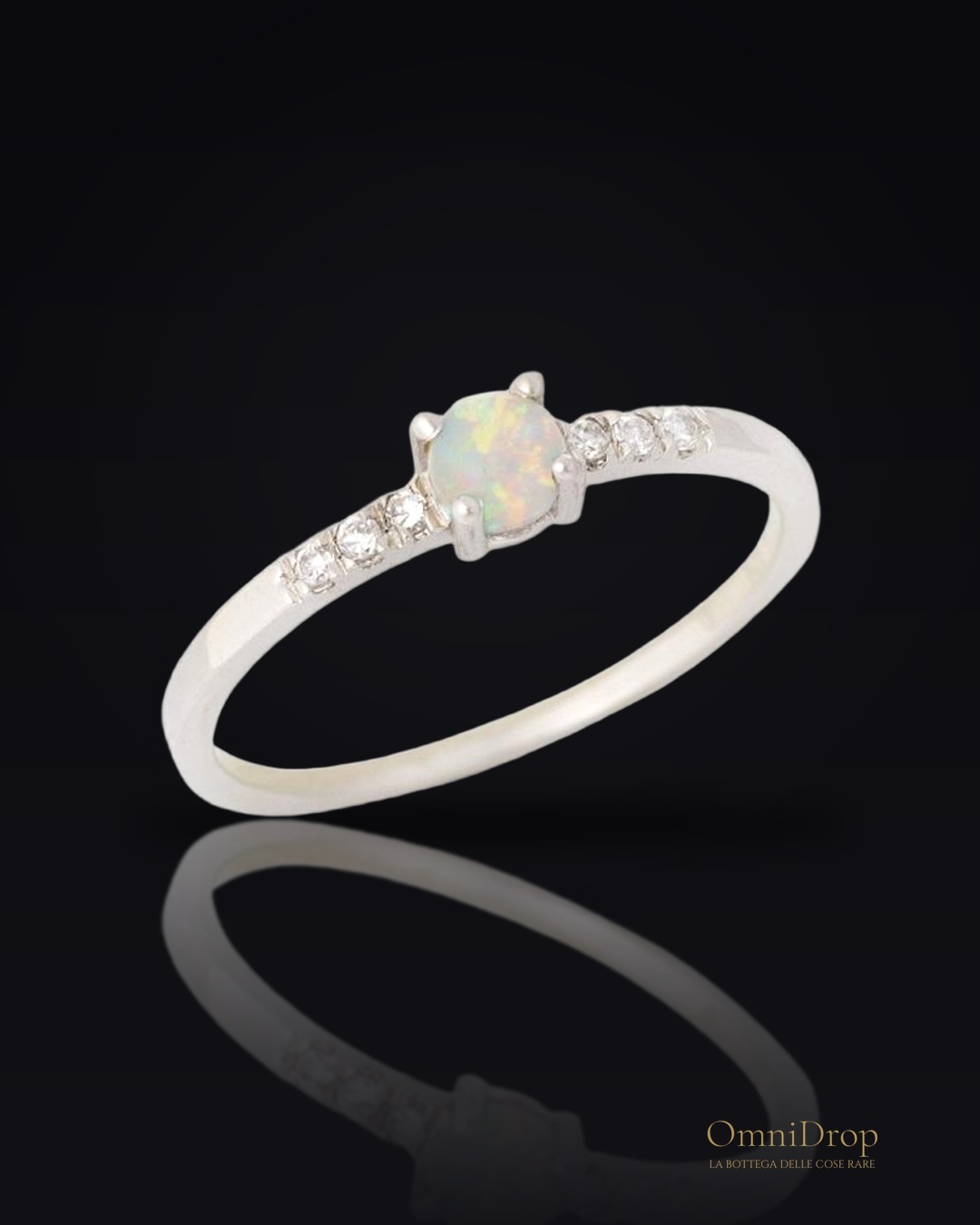 Anello con opale tondo e ossido di zirconio in argento 925 rodiato, Intenzione Pura