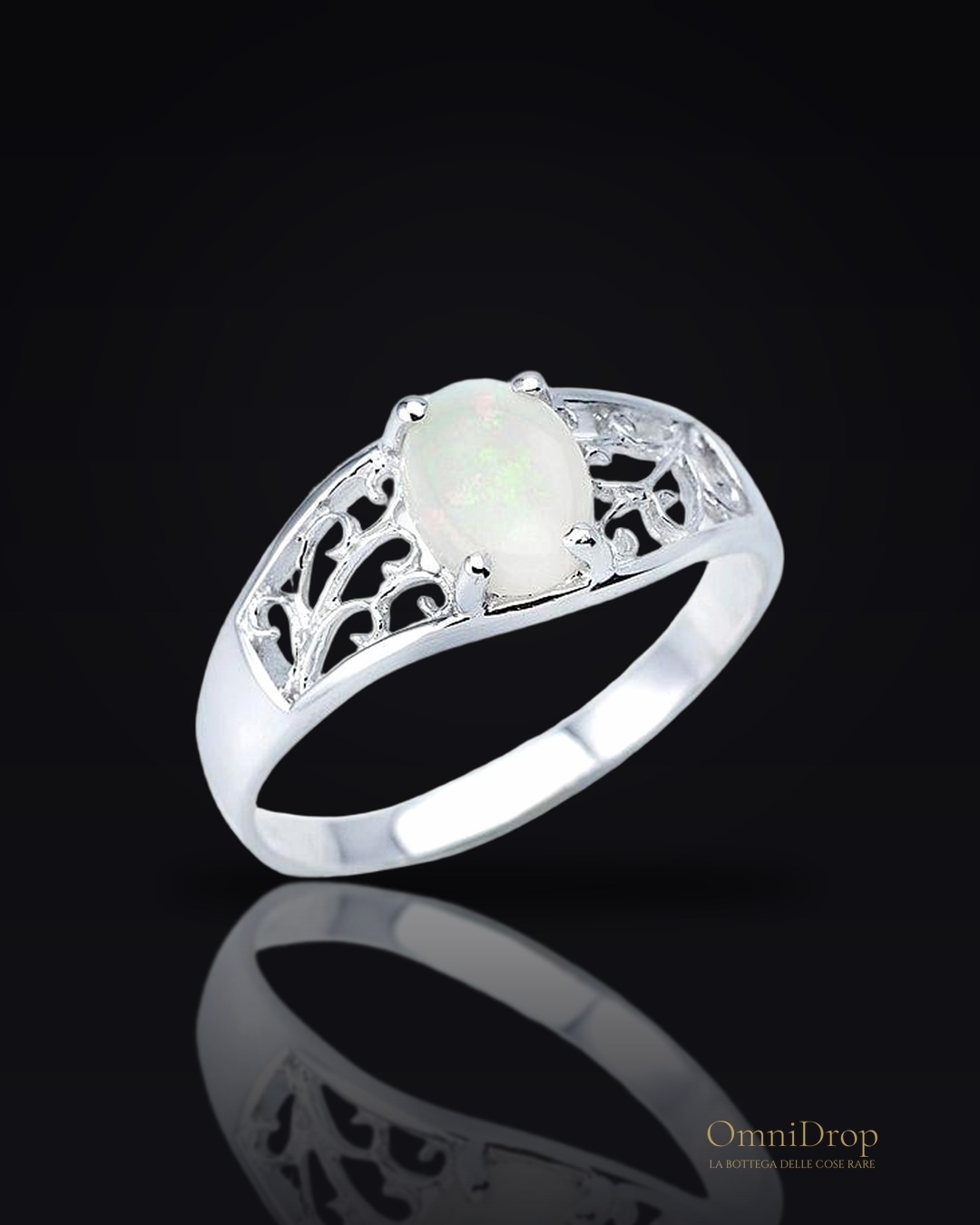 Anello opale bianco australiano ovale, per immortalare la bellezza della natura