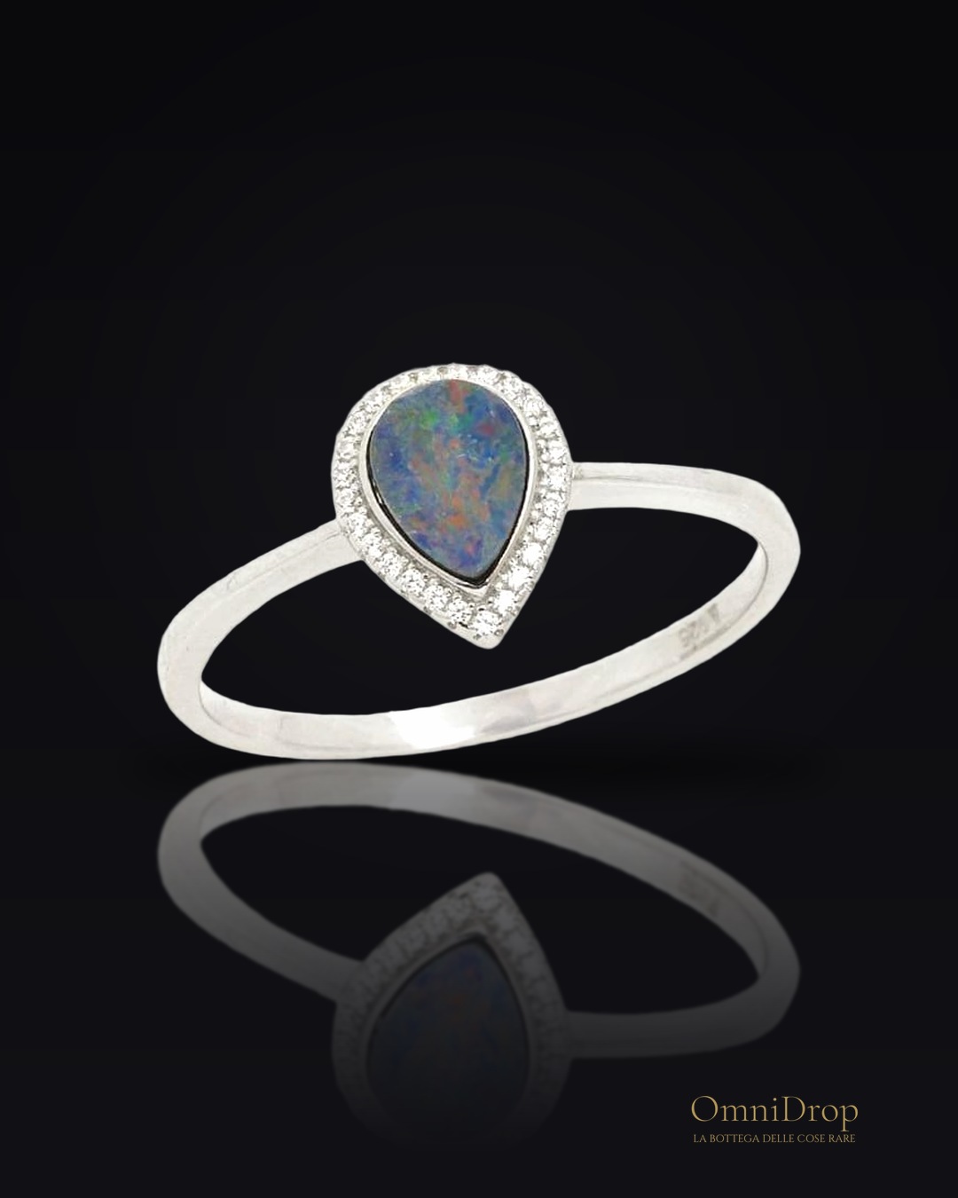 Anello opale blu, per custodire le tue stelle