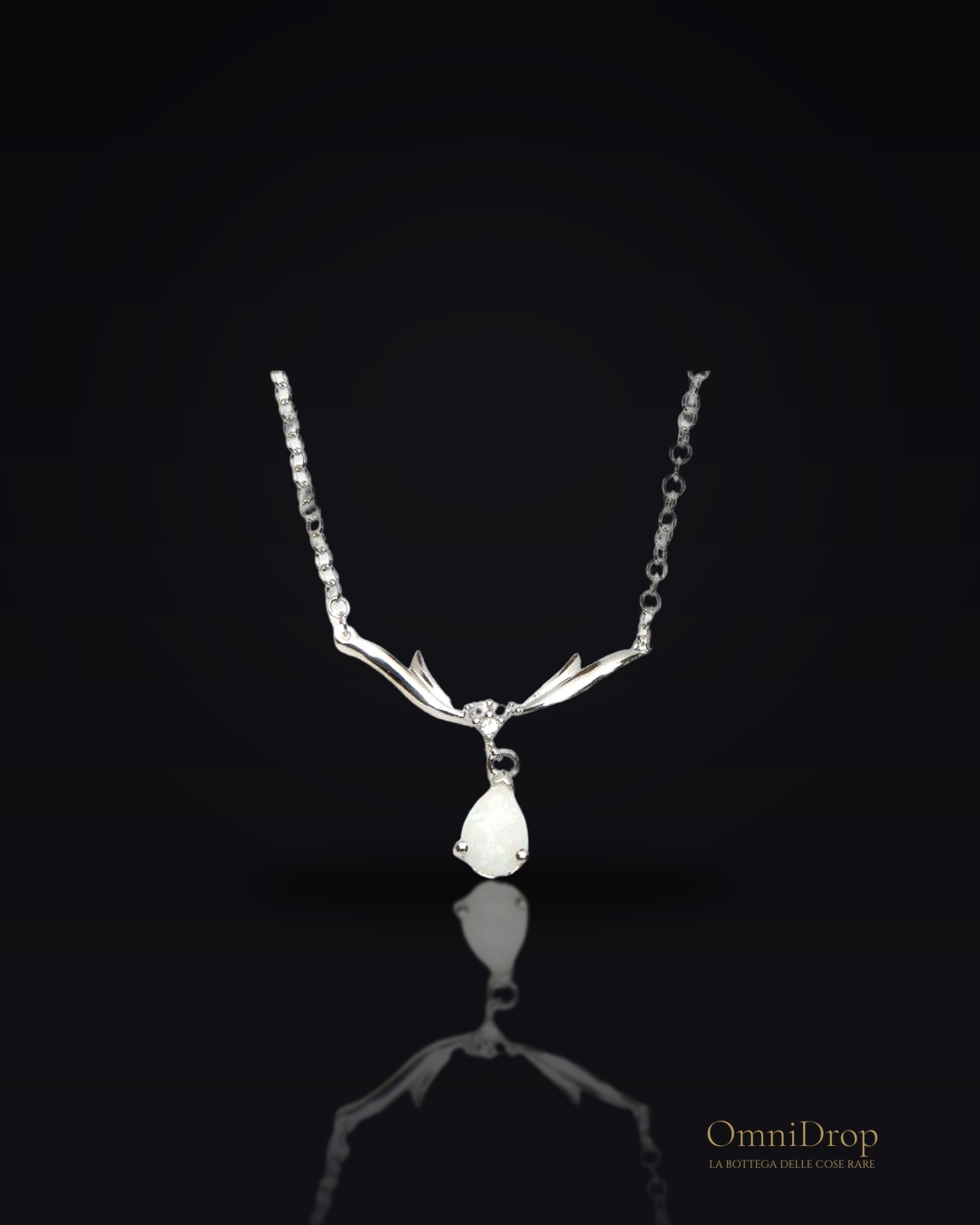Collana opale e zirconio, per racchiudere l'essenza