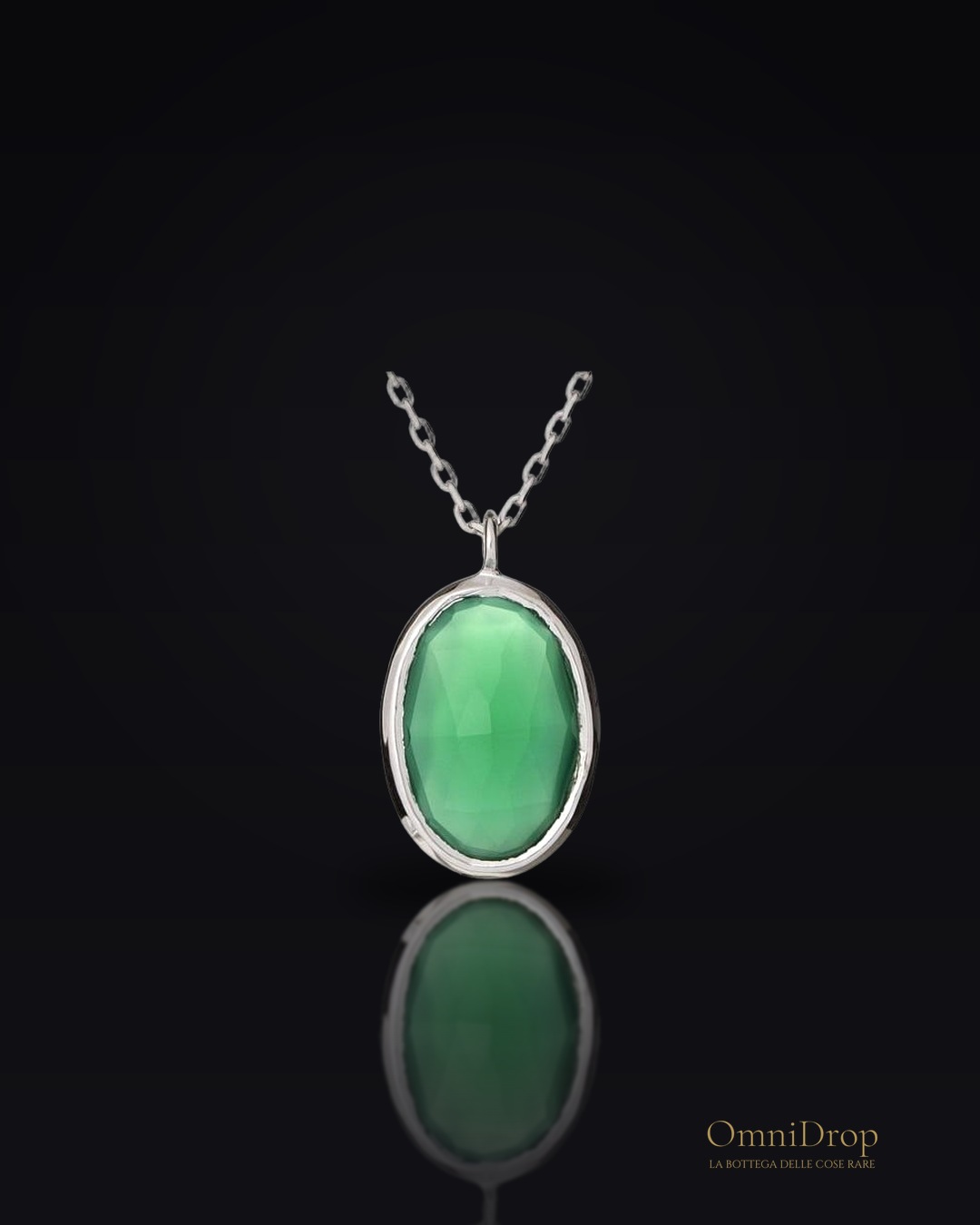 Collana in argento 925 rodiato con onice verde naturale ovale, per custodire serenità