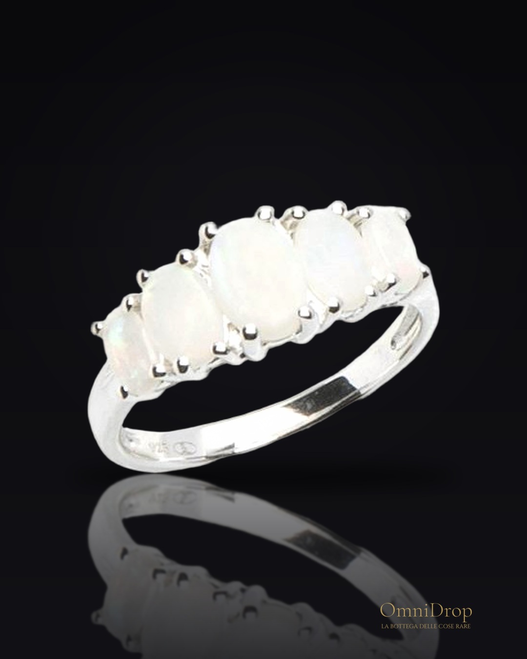 Anello opale bianco australiano, per trasmettere la purezza