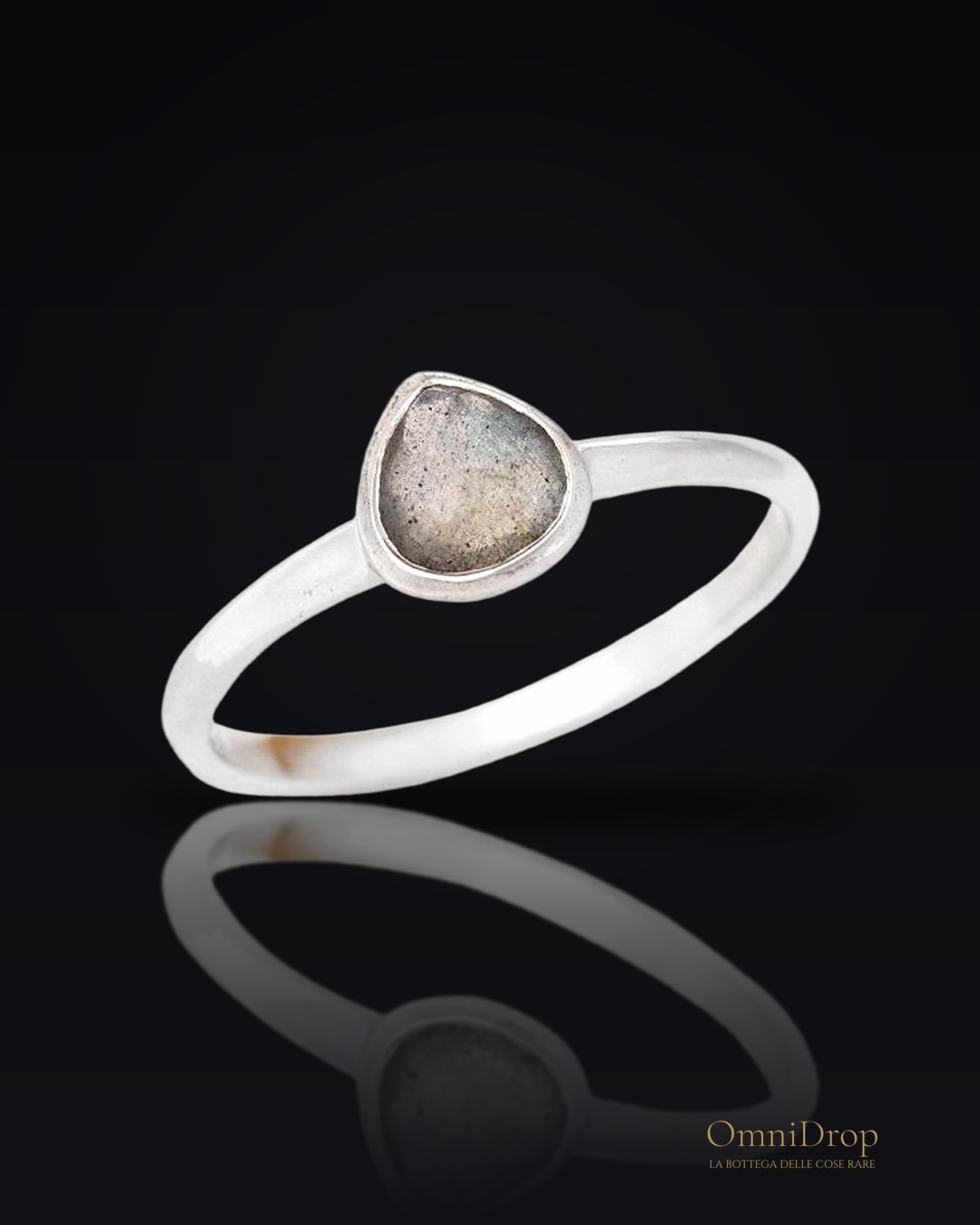 Anello a cuore in argento 925 e labradorite, per custodire un desiderio