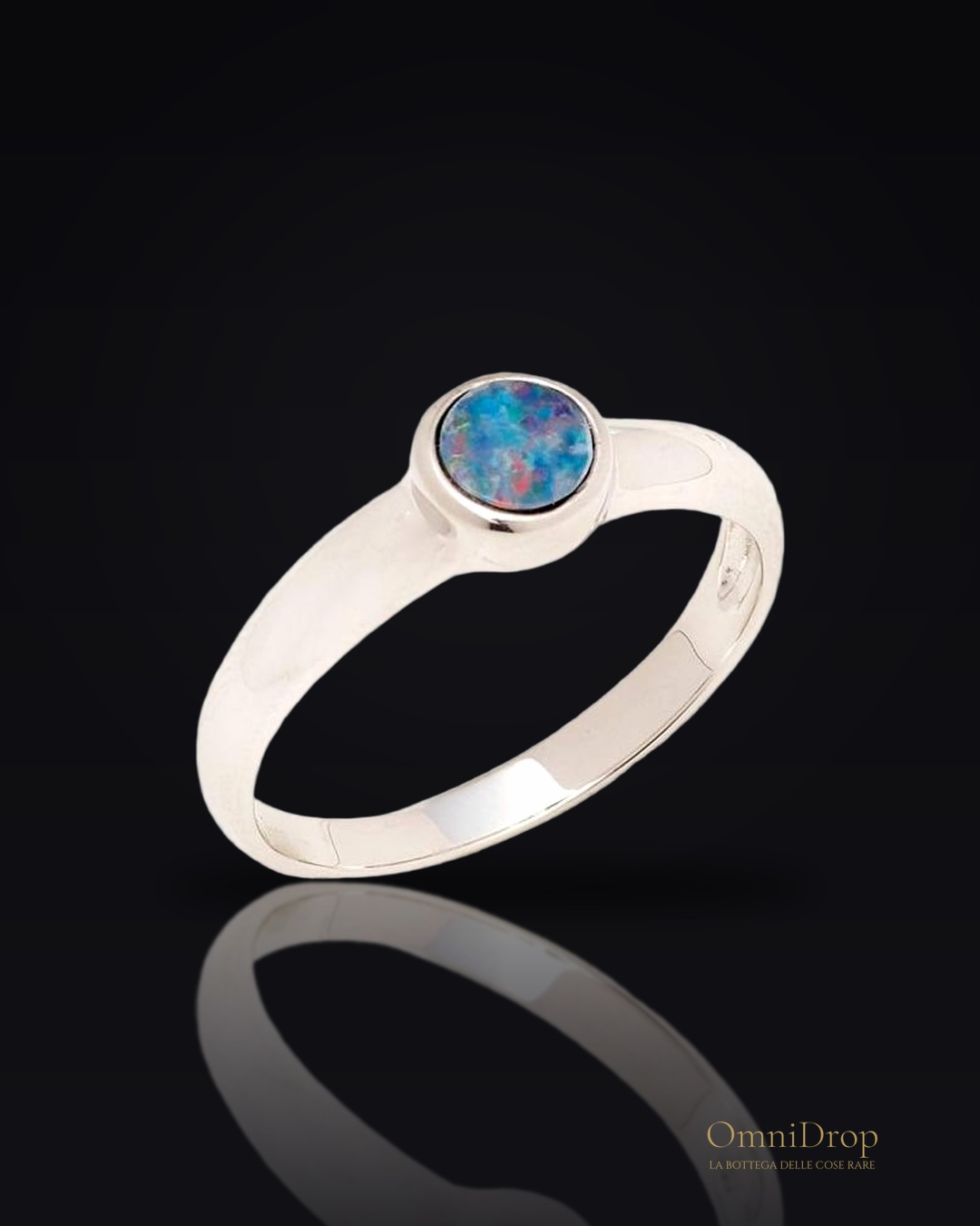 Anello opale blu tondo australiano, per racchiudere il mare