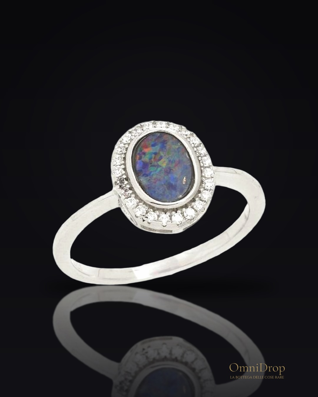 Anello opale e zirconio, per racchiudere la luce del cuore