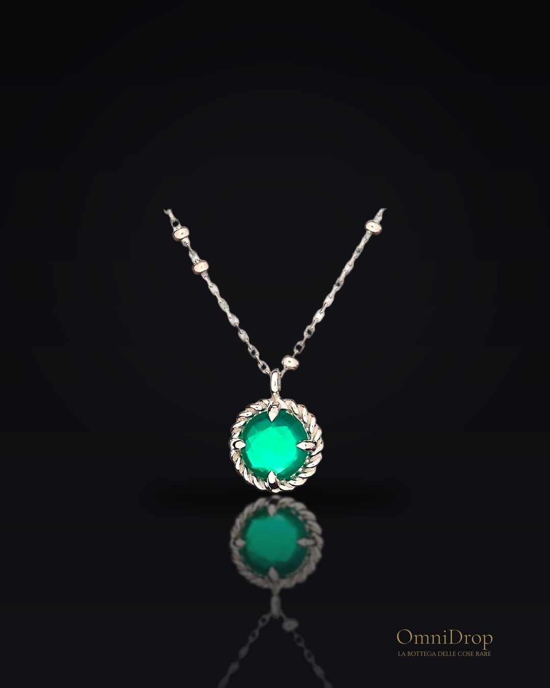 Collana cerchio onice verde, per condividere il silenzio