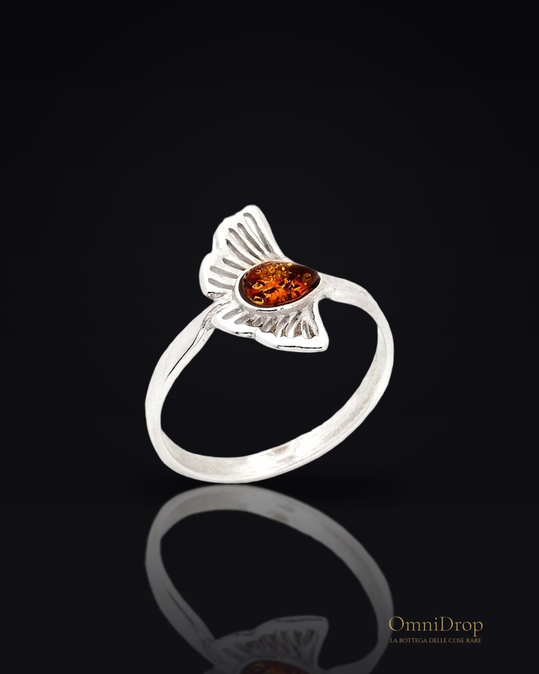 Anello ginkgo con goccia ambra cognac, per evocare i tuoi momenti migliori