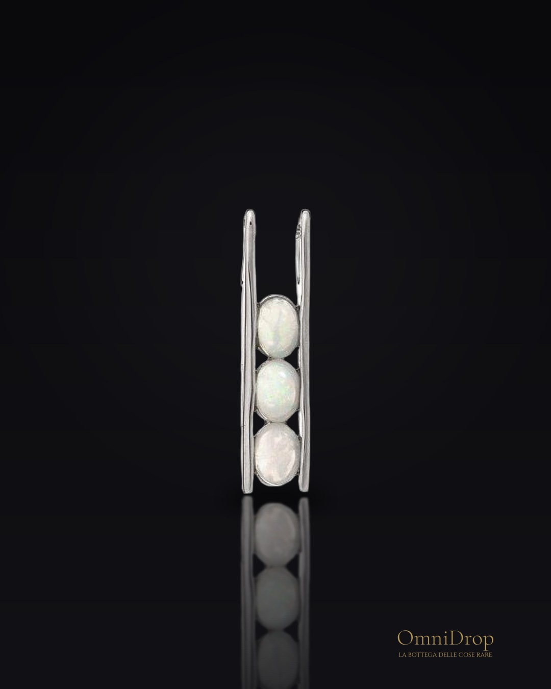 Pendente di eleganza con opale bianco, per custodire la tua luce interiore