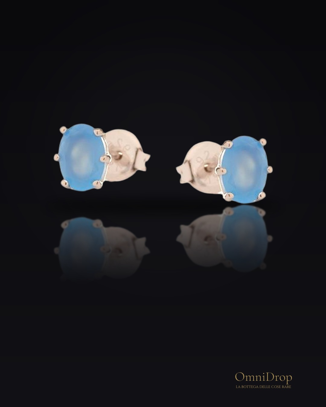 Orecchini in argento rodiato con calcedonio blu naturale, per custodire la tua serenità
