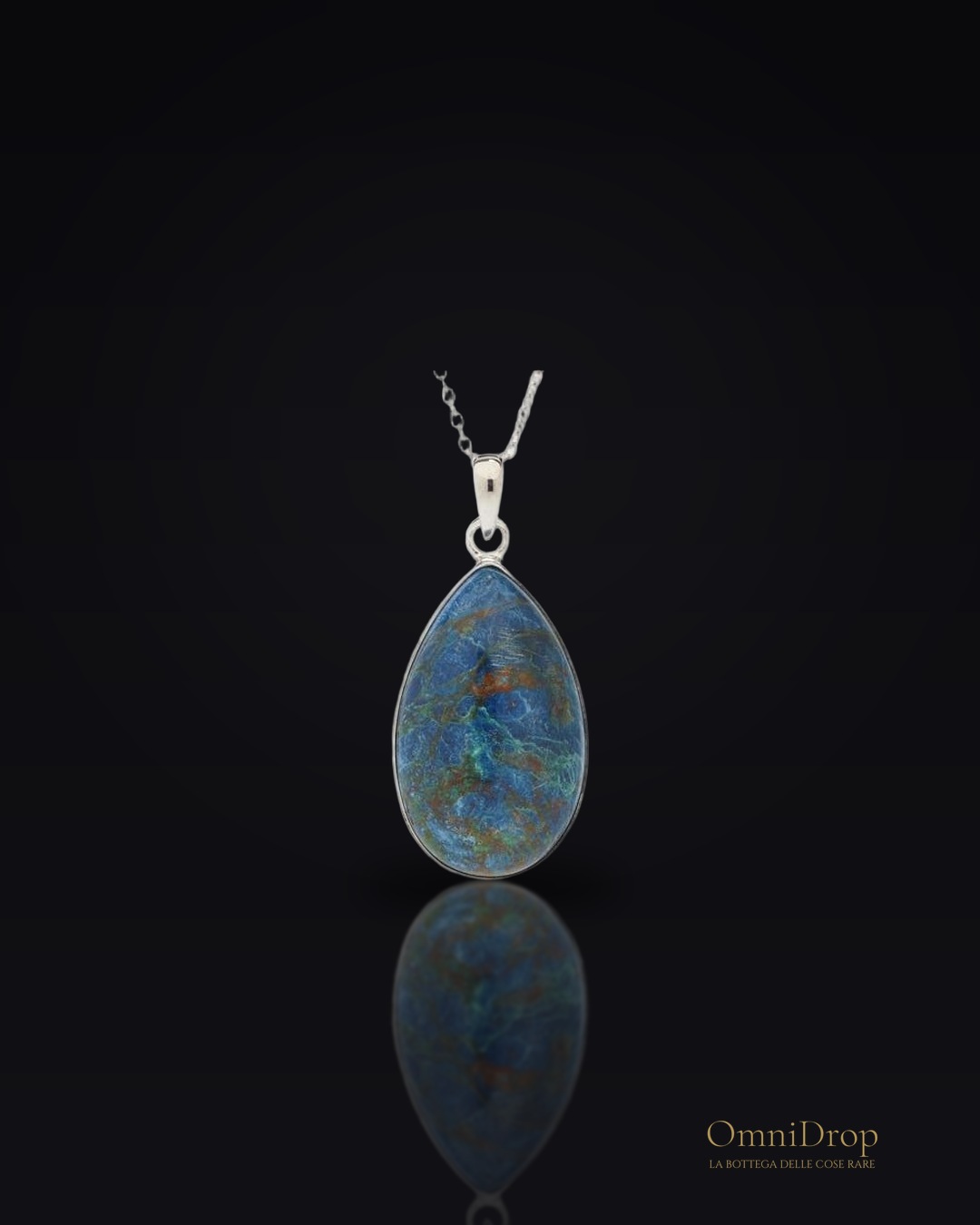 Pendente a goccia in argento 925 rodiato con shattuckite blu, per custodire la tua luce