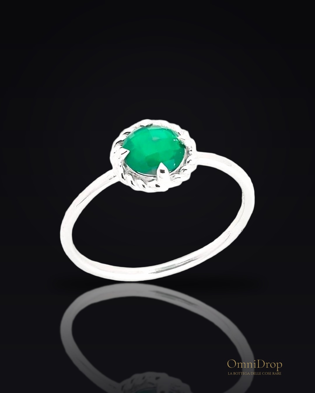 Anello tondo con onice verde, per celebrare la natura