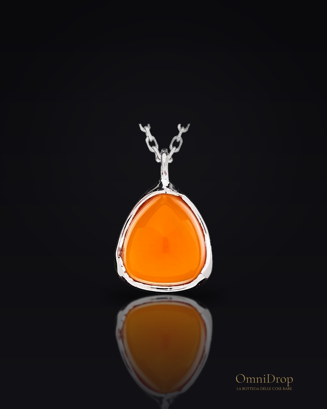 Collana triangolo arancione, per ricordare il sole