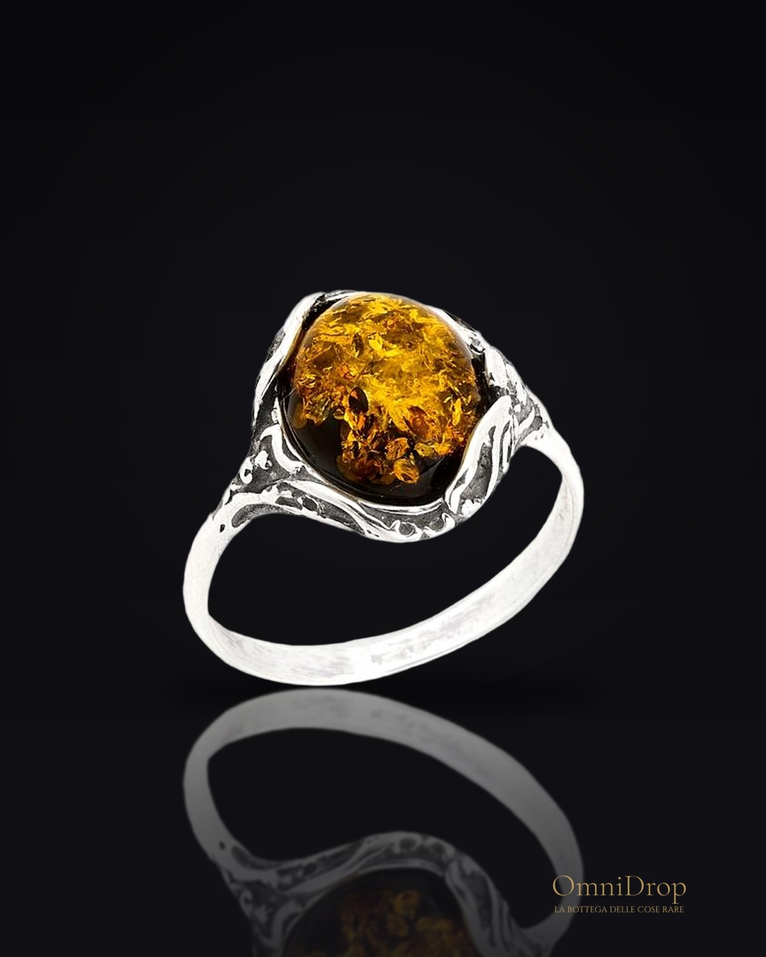 Anello ambra verde Mar Baltico, per evocare il mare