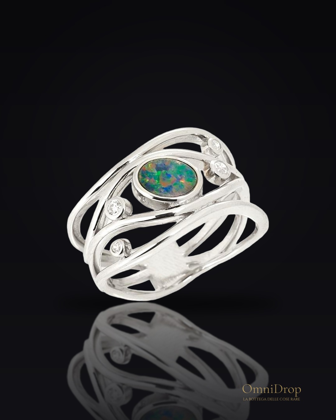 Anello opale e zirconio, per evocare l'essenza
