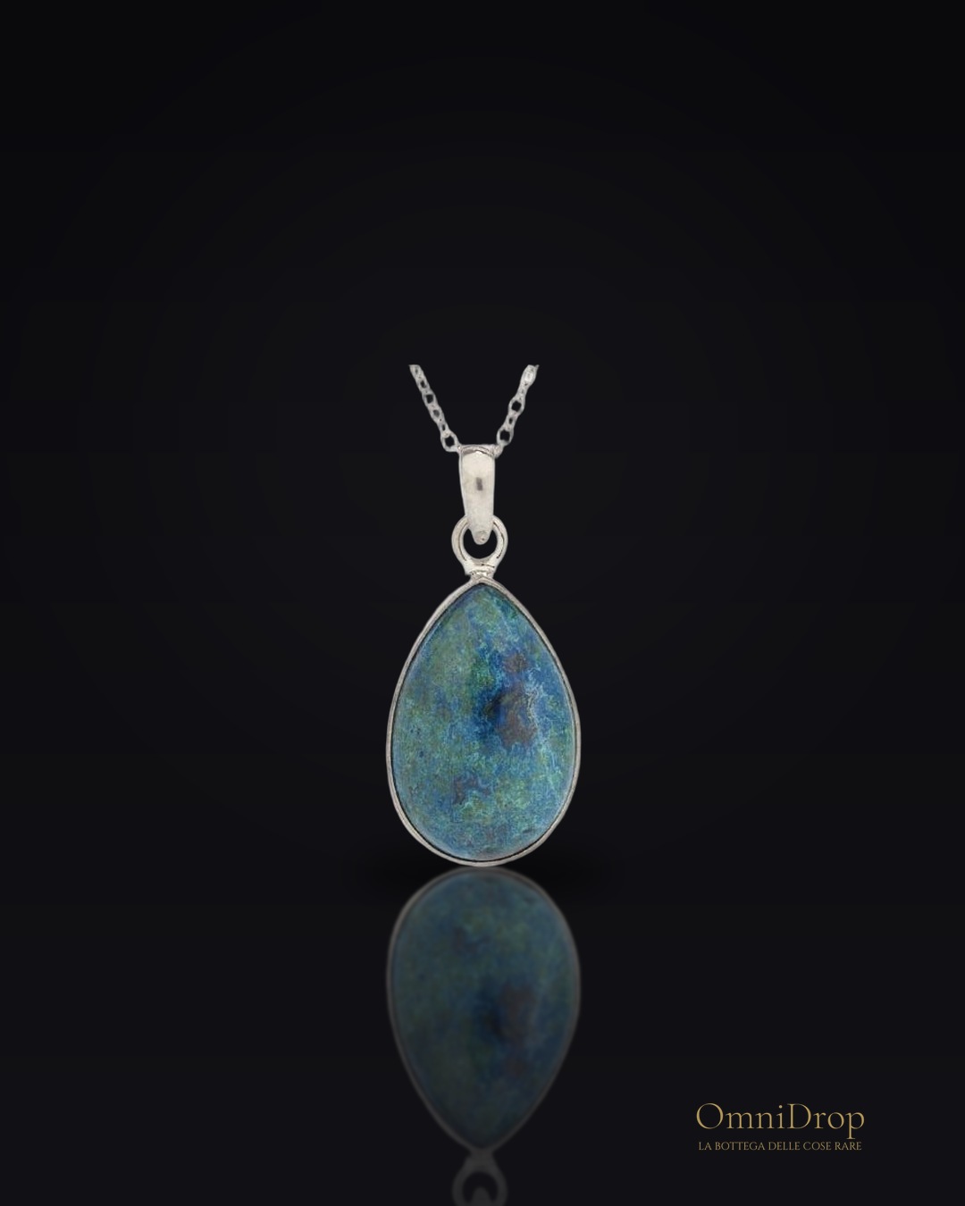 Pendente goccia shattuckite blu, per riempire l'aria di mistero