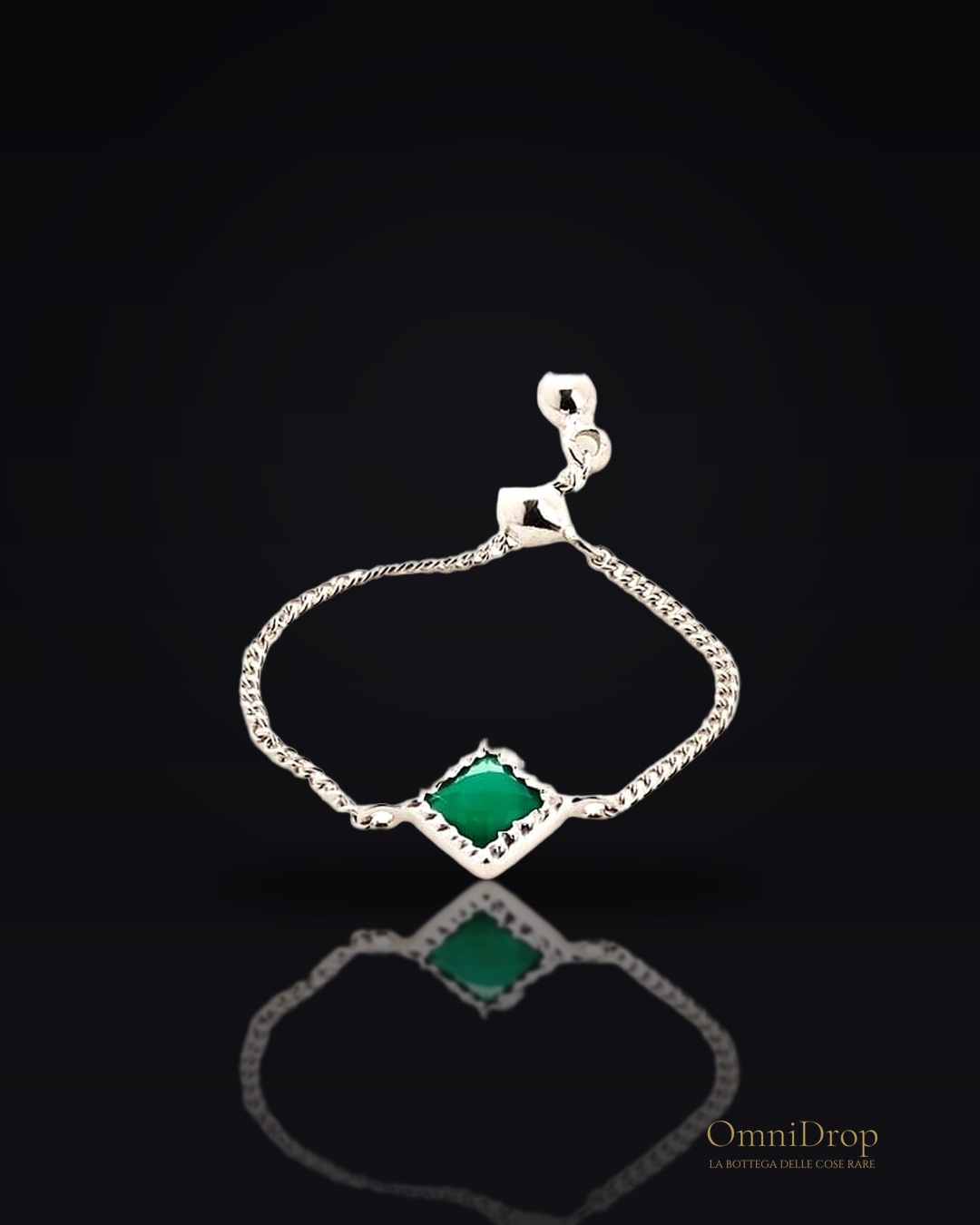 Anello quadrato regolabile con onice verde, per evocare natura pura