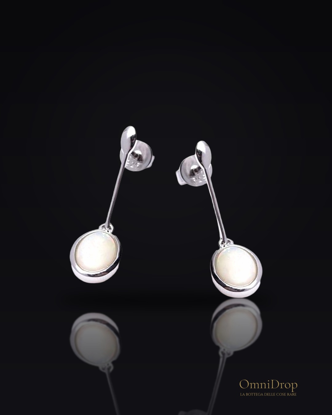Orecchini pendenti con opale bianco ovale in argento 925 rodiato, per conservare ricordi