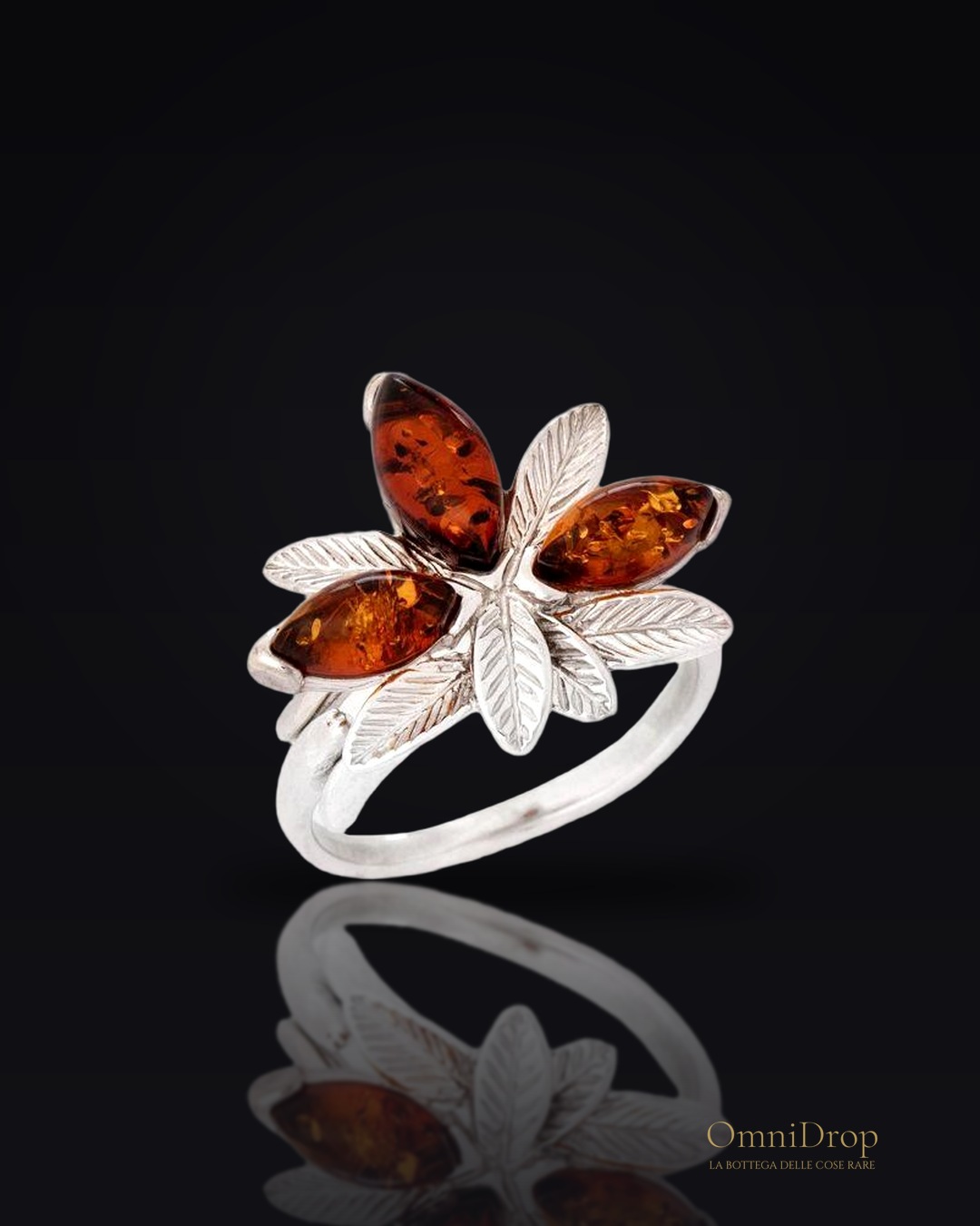 Anello ambra cognac, per evocare i mari del passato