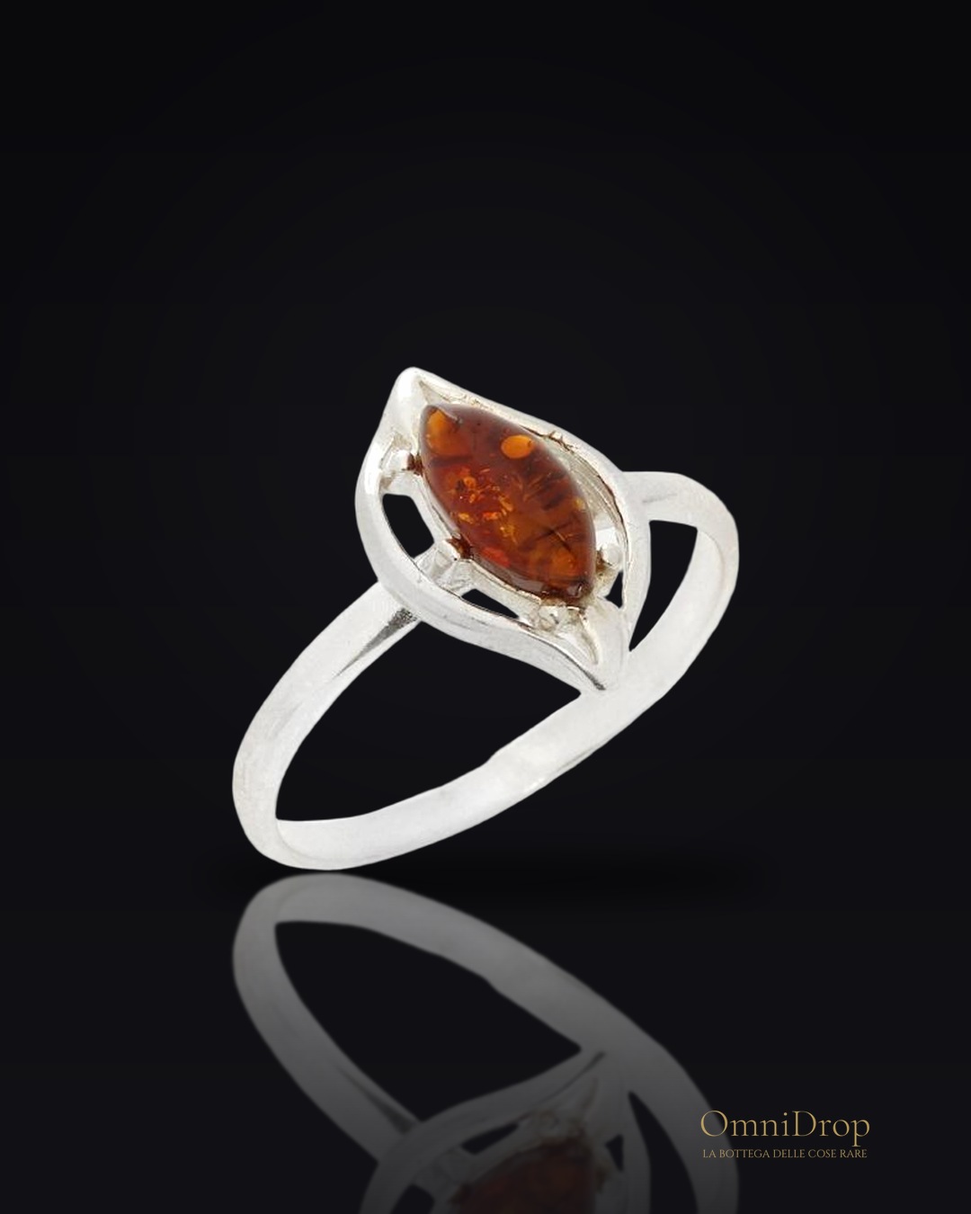Anello ambra cognac, per ricordare i luoghi dei sogni