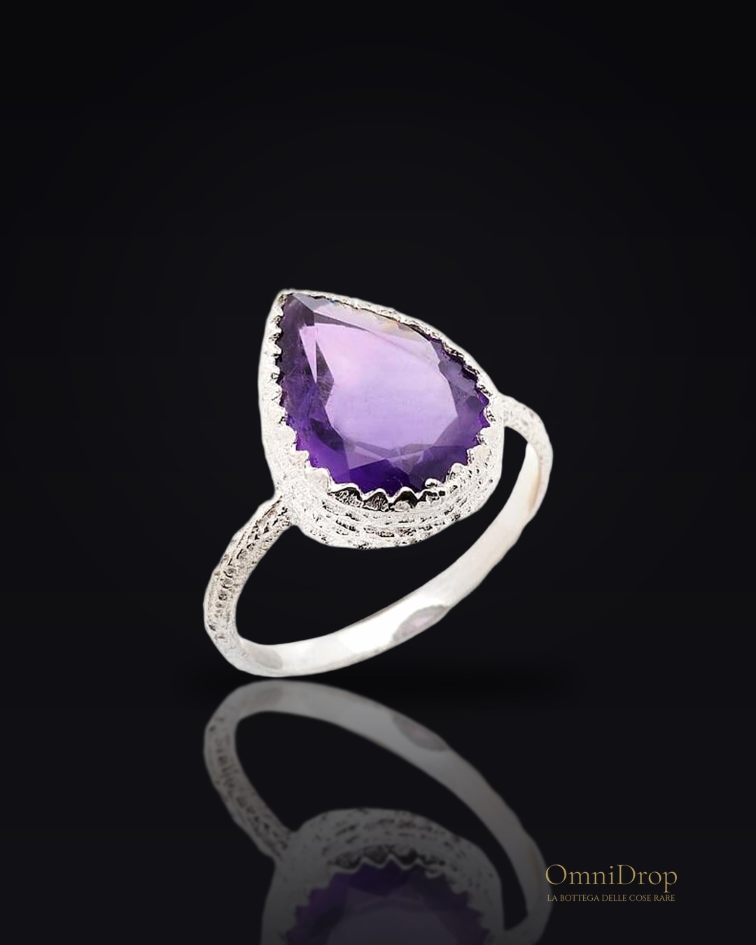Anello in argento 925 rodiato con ametista viola naturale, per custodire la tua serenità