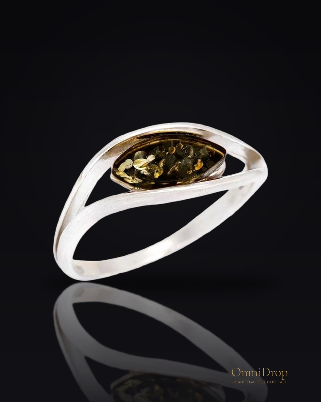 Anello ambra verde, per connetterti alla natura
