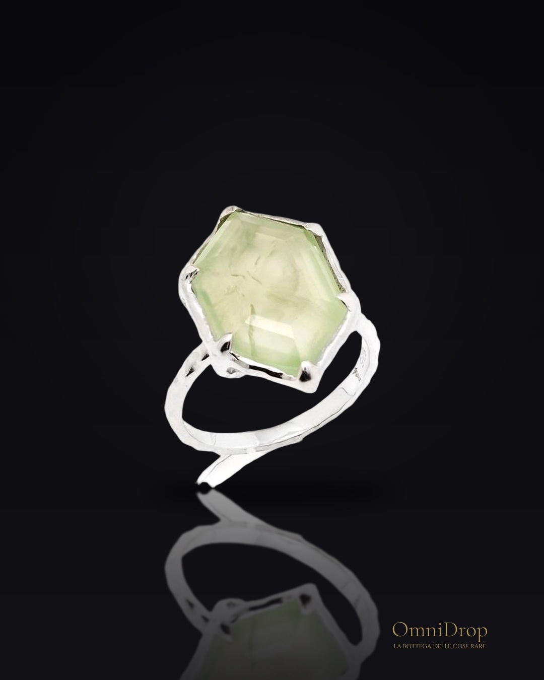 Anello prehnite verde, per evocare la natura