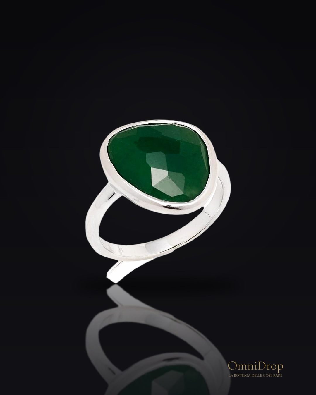Anello in argento massiccio azzurrato per simboleggiare la fedeltà