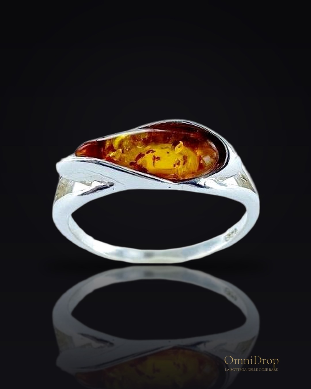 Anello ambra cognac, per portare l'essenza del mare
