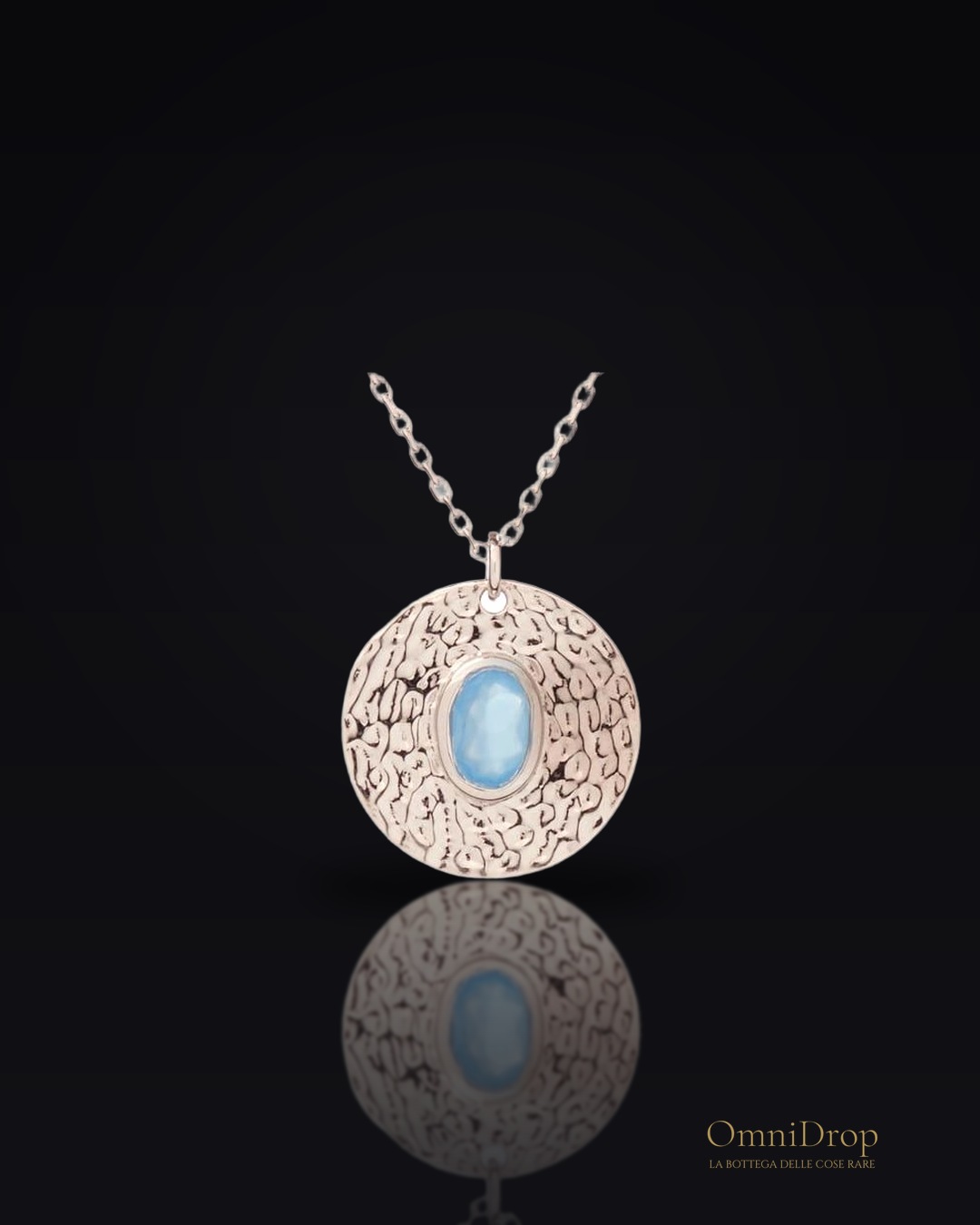 Collana in argento con calcedonio azzurro, per ricordare la serenità che è dentro di te