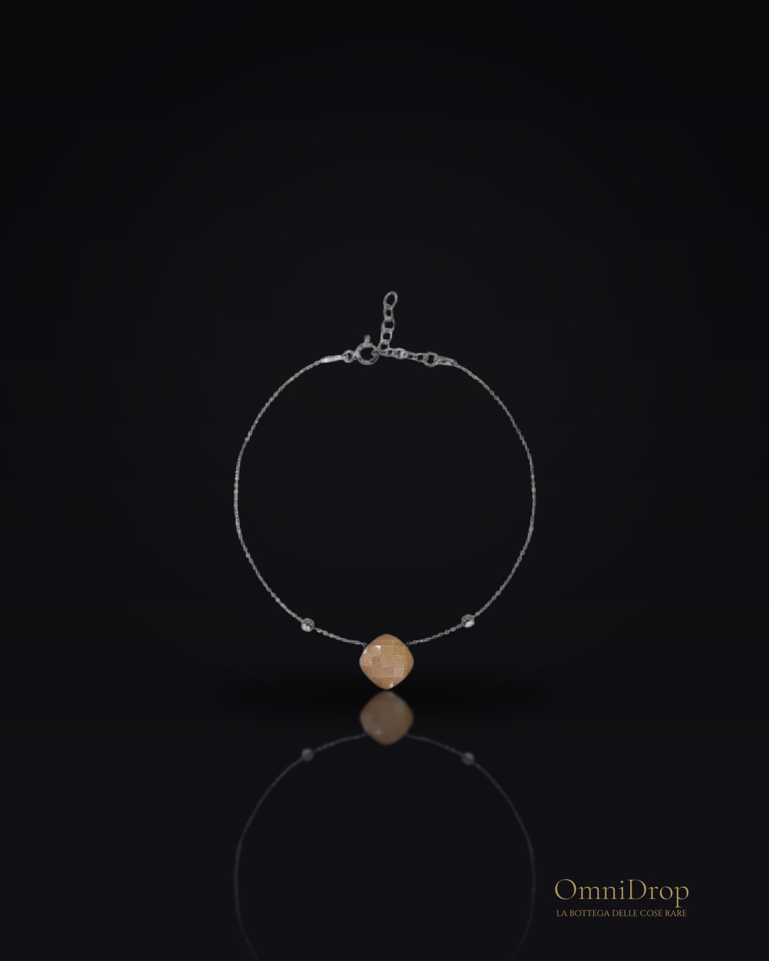 Bracciale in argento rodiato con pietra di luna rosa, per ricordare la tua luce interiore
