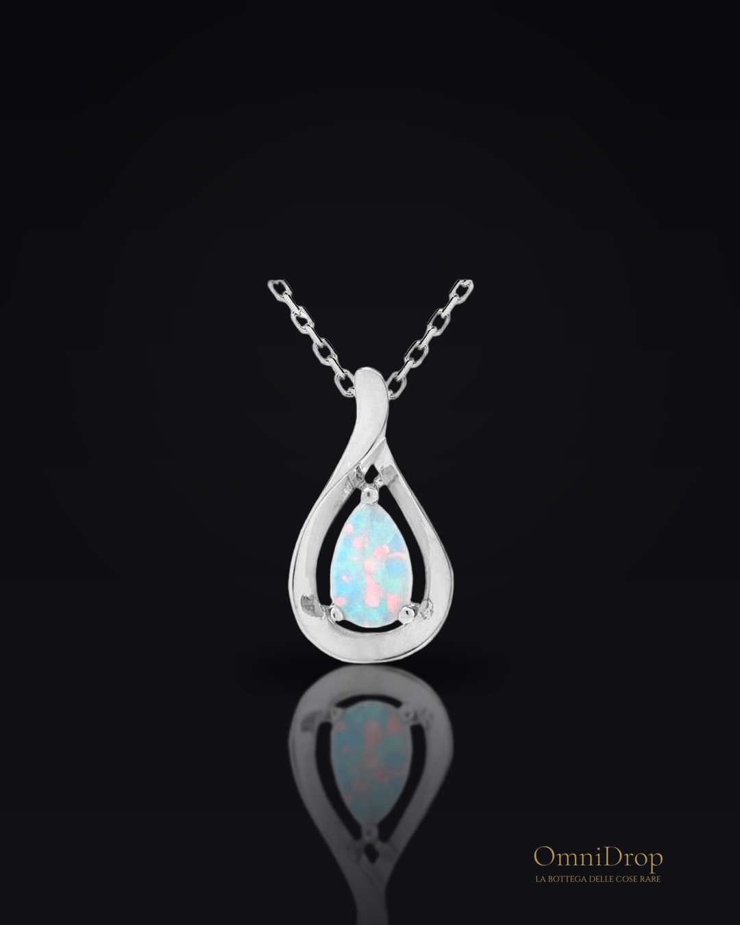 Pendente in argento 925 rodiato con opale bianco australiano, per custodire la tua luce
